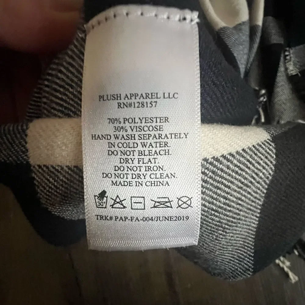 PLUSH APPAREL Ultra Soft Plaid Scarf White Navy Black